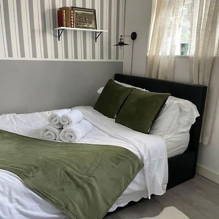 One Bedroom Putney Village Flat ลอนดอน ภายนอก รูปภาพ