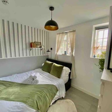 One Bedroom Putney Village Flat ลอนดอน ภายนอก รูปภาพ