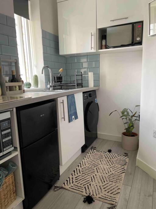One Bedroom Putney Village Flat ลอนดอน ภายนอก รูปภาพ