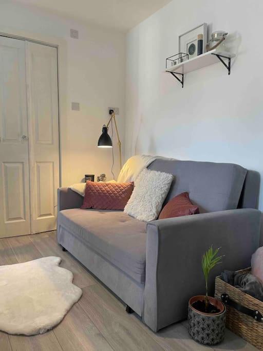 One Bedroom Putney Village Flat ลอนดอน ภายนอก รูปภาพ