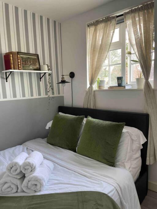 One Bedroom Putney Village Flat ลอนดอน ภายนอก รูปภาพ